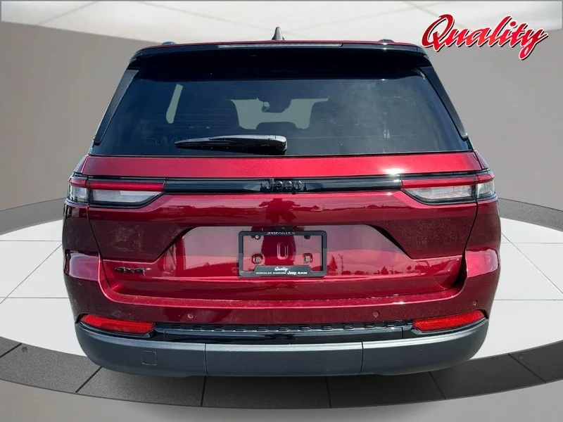 Used 2025 Velvet Red Pearlcoat Jeep Altitude X image 4