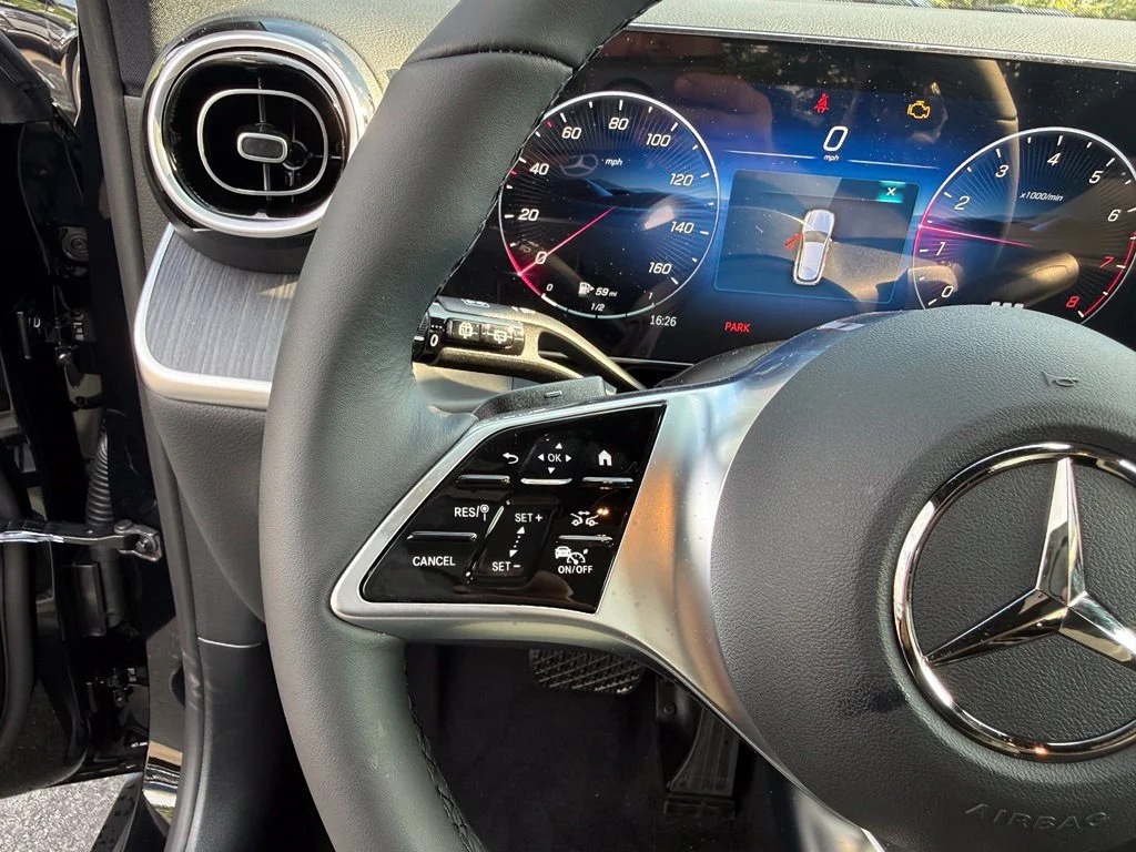 New 2027 Black Mercedes-Benz GLC 300 image 32