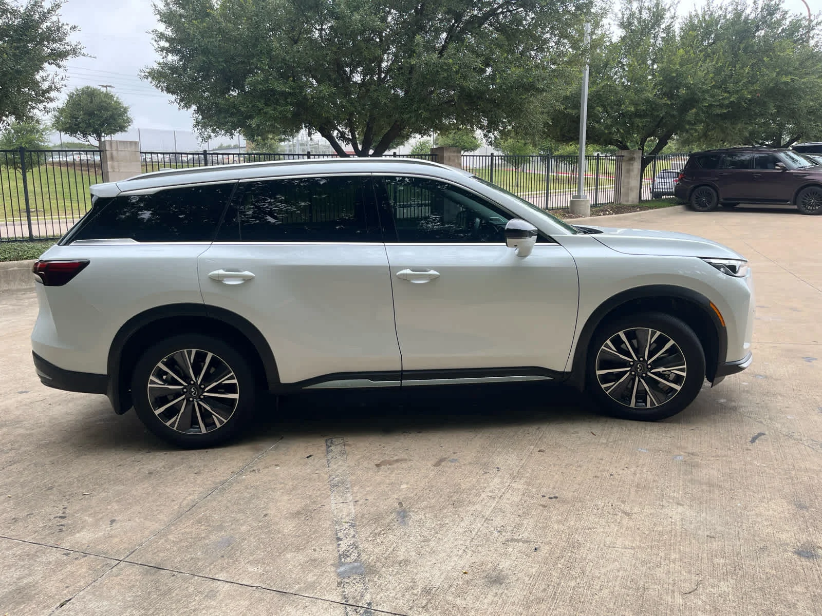 Certified Used 2026 Radiant White INFINITI LUXE image 8