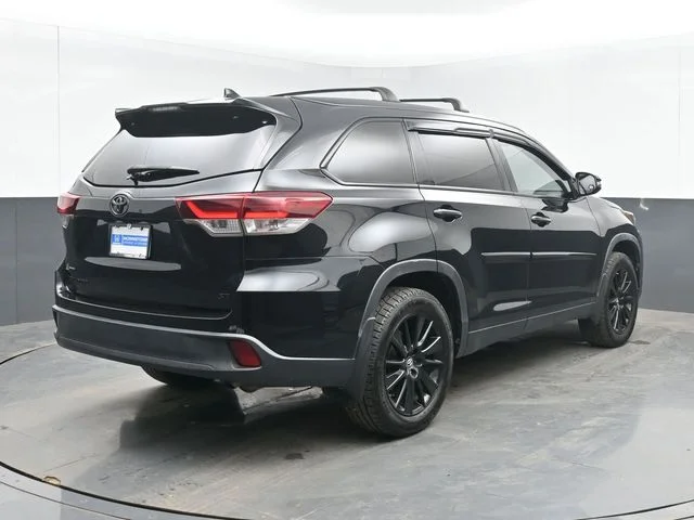 Used 2019 Midnight Black Metallic Toyota SE image 10
