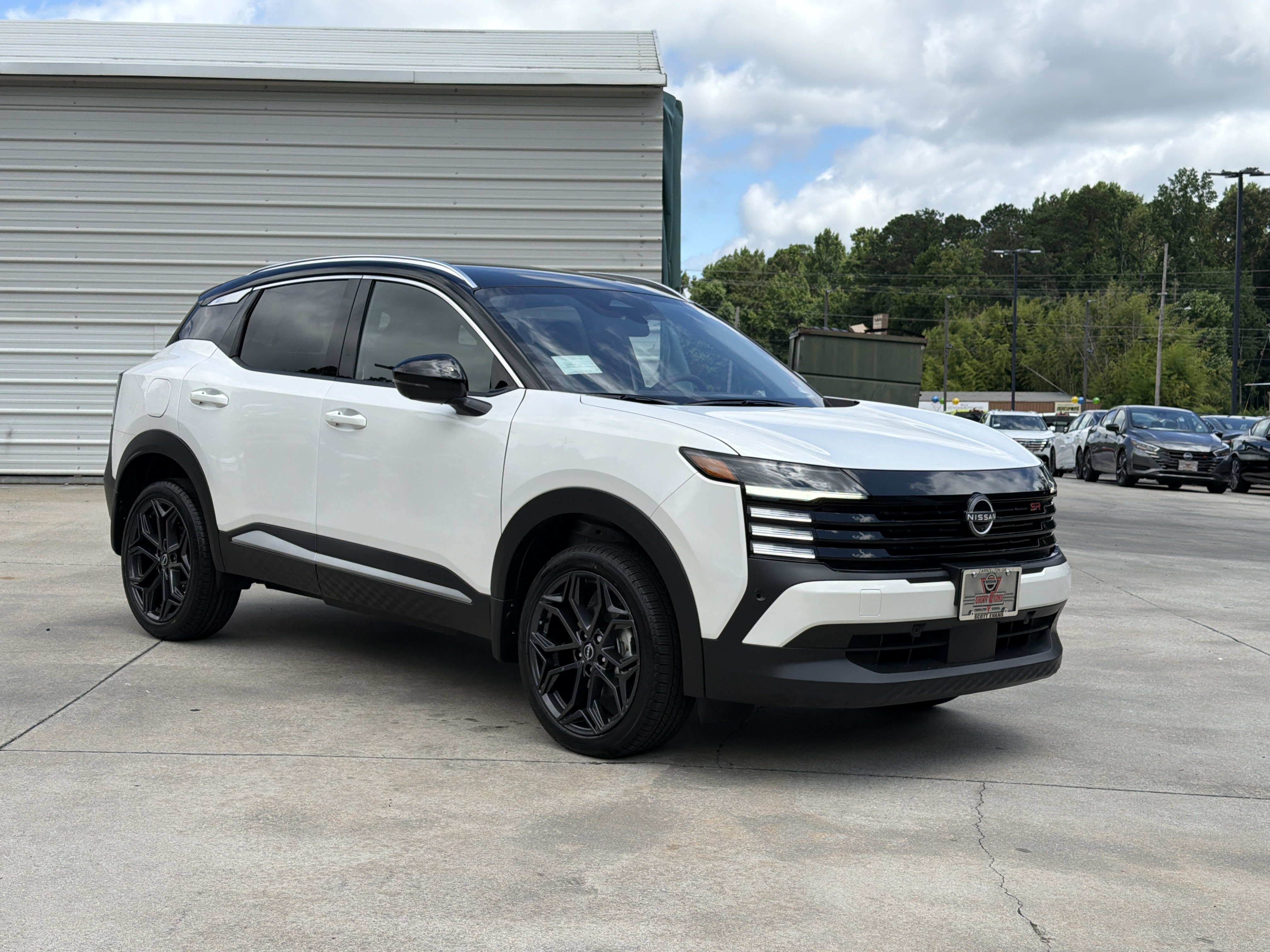 New 2026 Aspen White Tricoat/Super Black Nissan SR image 2