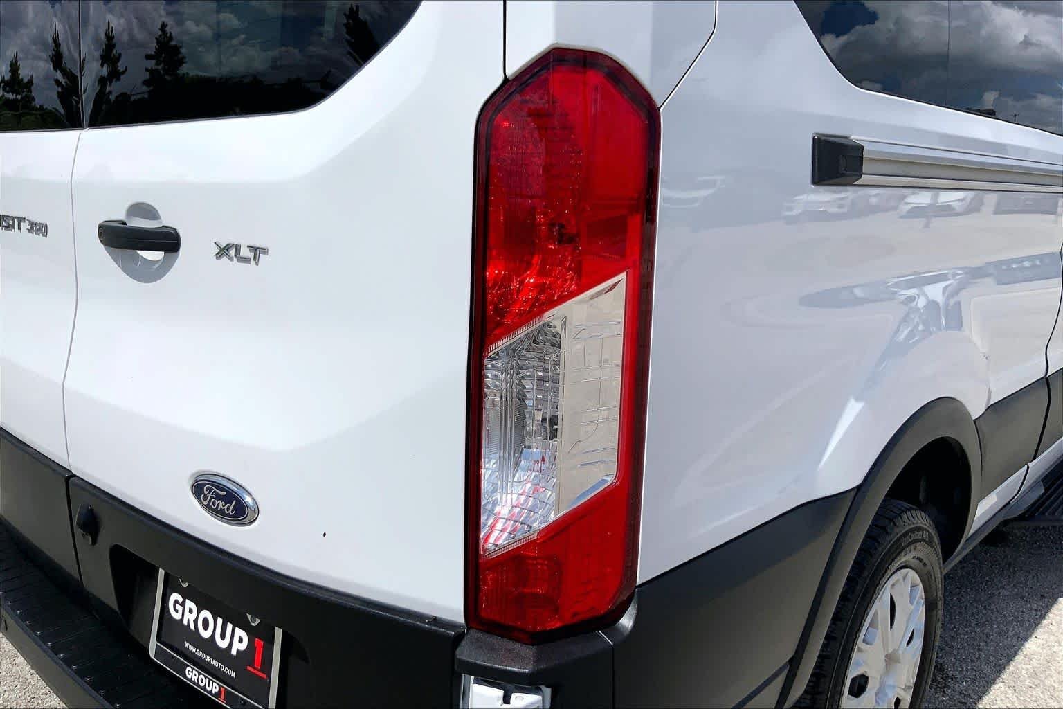 Used 2025 Oxford White Ford XLT image 29