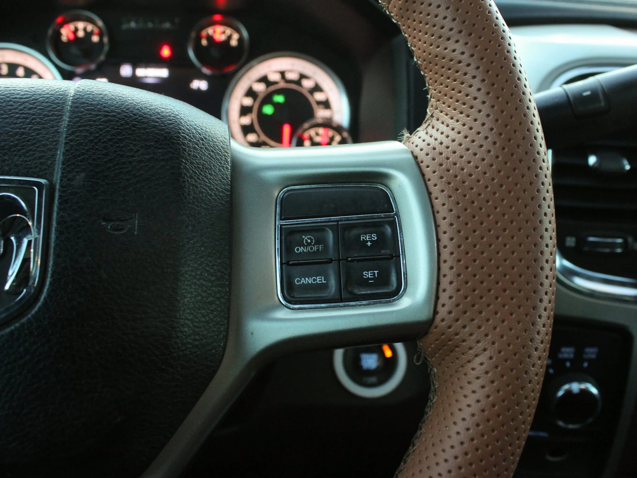 Used 2017 Red RAM Laramie * No Accidents | Cummins | 5th Wheel/Gooseneck | Remote start | Alpine image 21