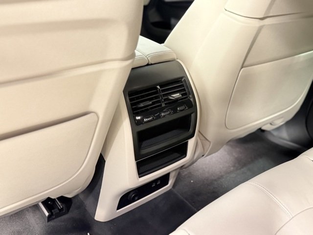 Used 2026 Dravit Grey Metallic BMW xDrive40i image 22