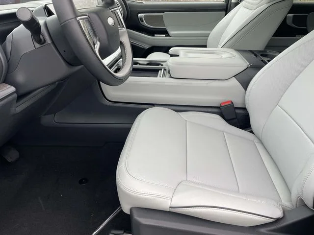New 2025 White Ford Platinum image 16
