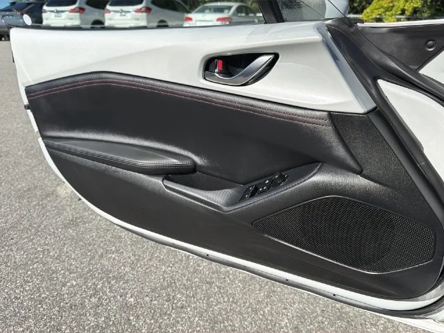 Used 2017 White Mazda Grand Touring image 30