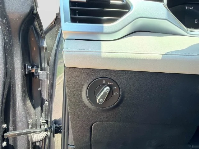 New 2026 Platinum Gray Metallic Volkswagen SE image 28