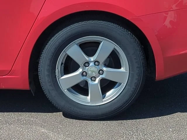 Used 2015 RED HOT Chevrolet LT image 17