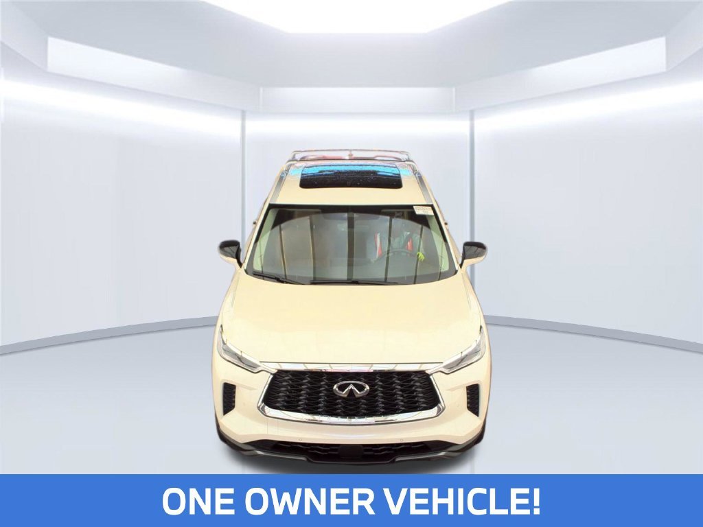 Used 2023 White INFINITI Sensory image 2