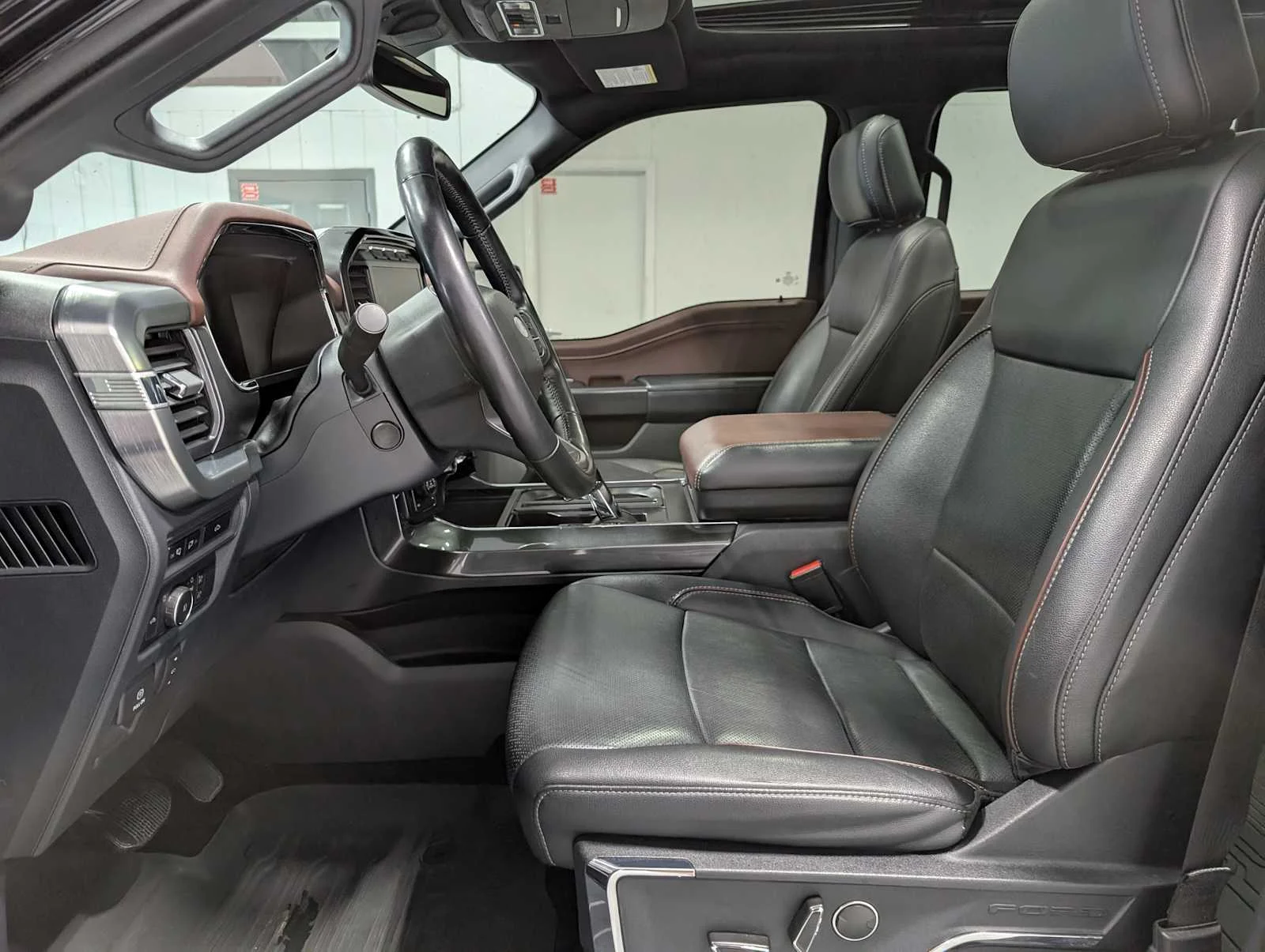 Used 2022 Agate Black Ford LARIAT image 4