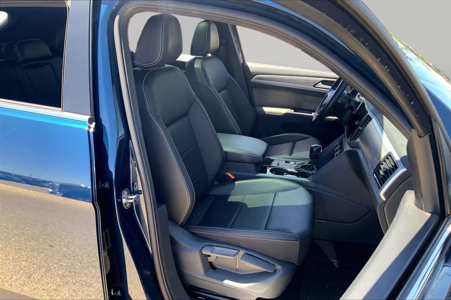 Used 2023 Tourmaline Blue Metallic Volkswagen 2.0T SE w/Technology image 9