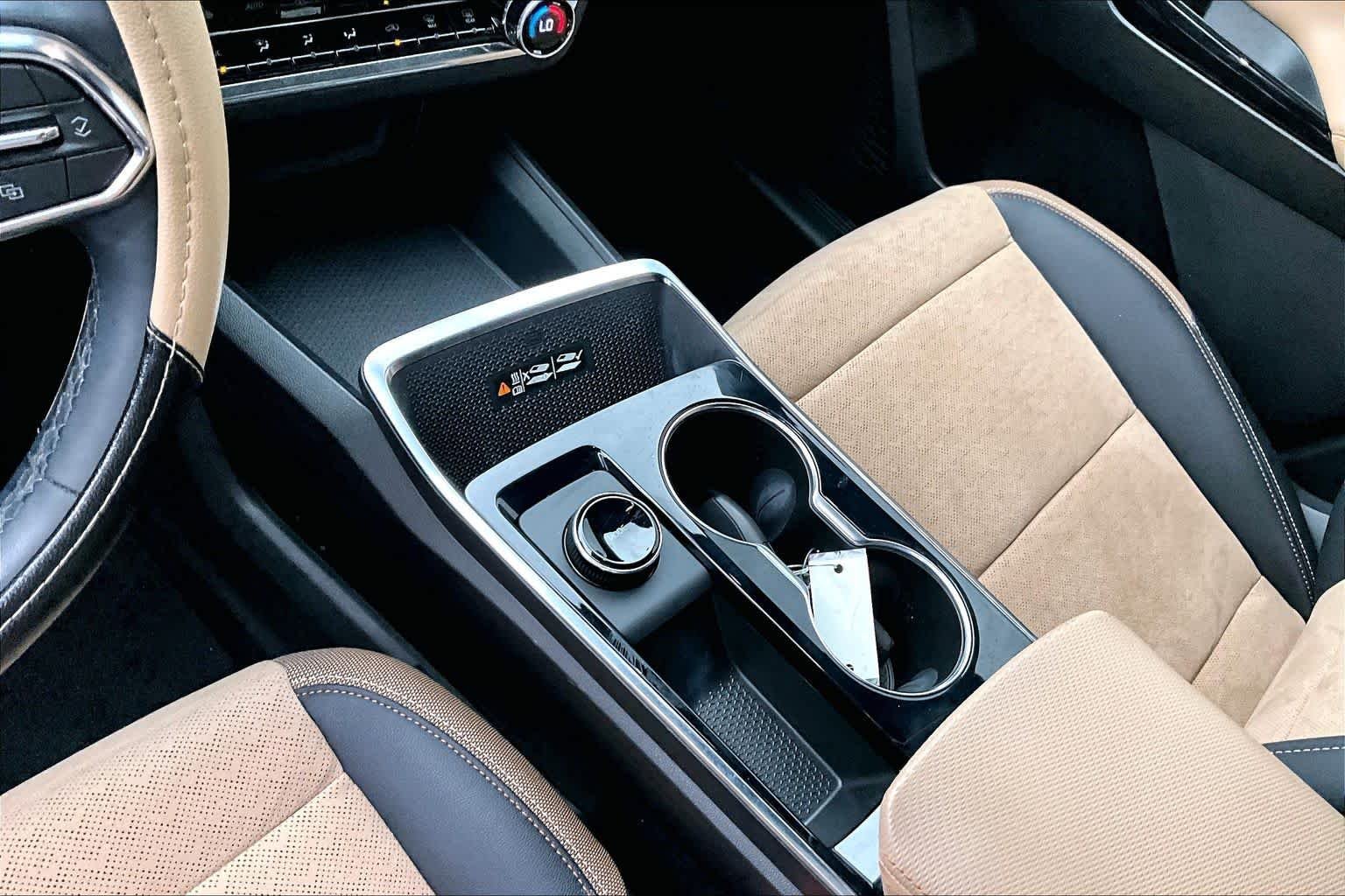 Used 2025 Sterling Gray Metallic Chevrolet FWD ACTIV image 17