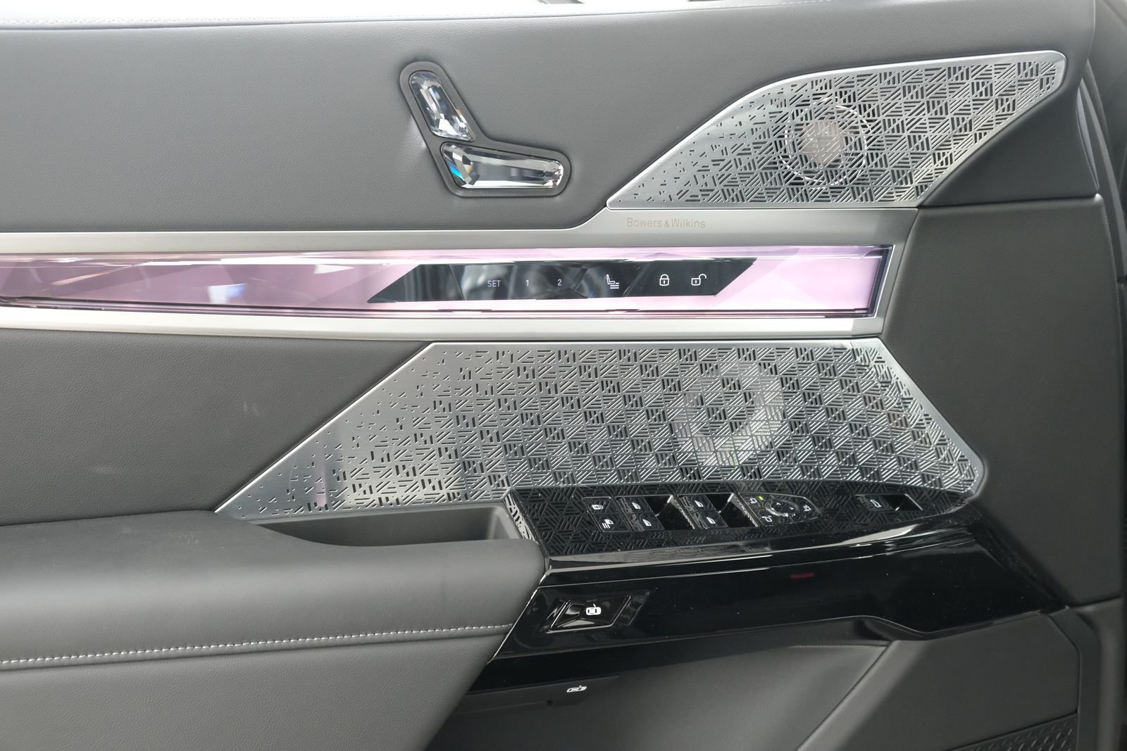 New 2026 Dravit Grey Metallic BMW 760i xDrive image 25