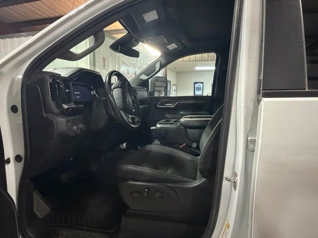 Used 2025 White Chevrolet LT image 11