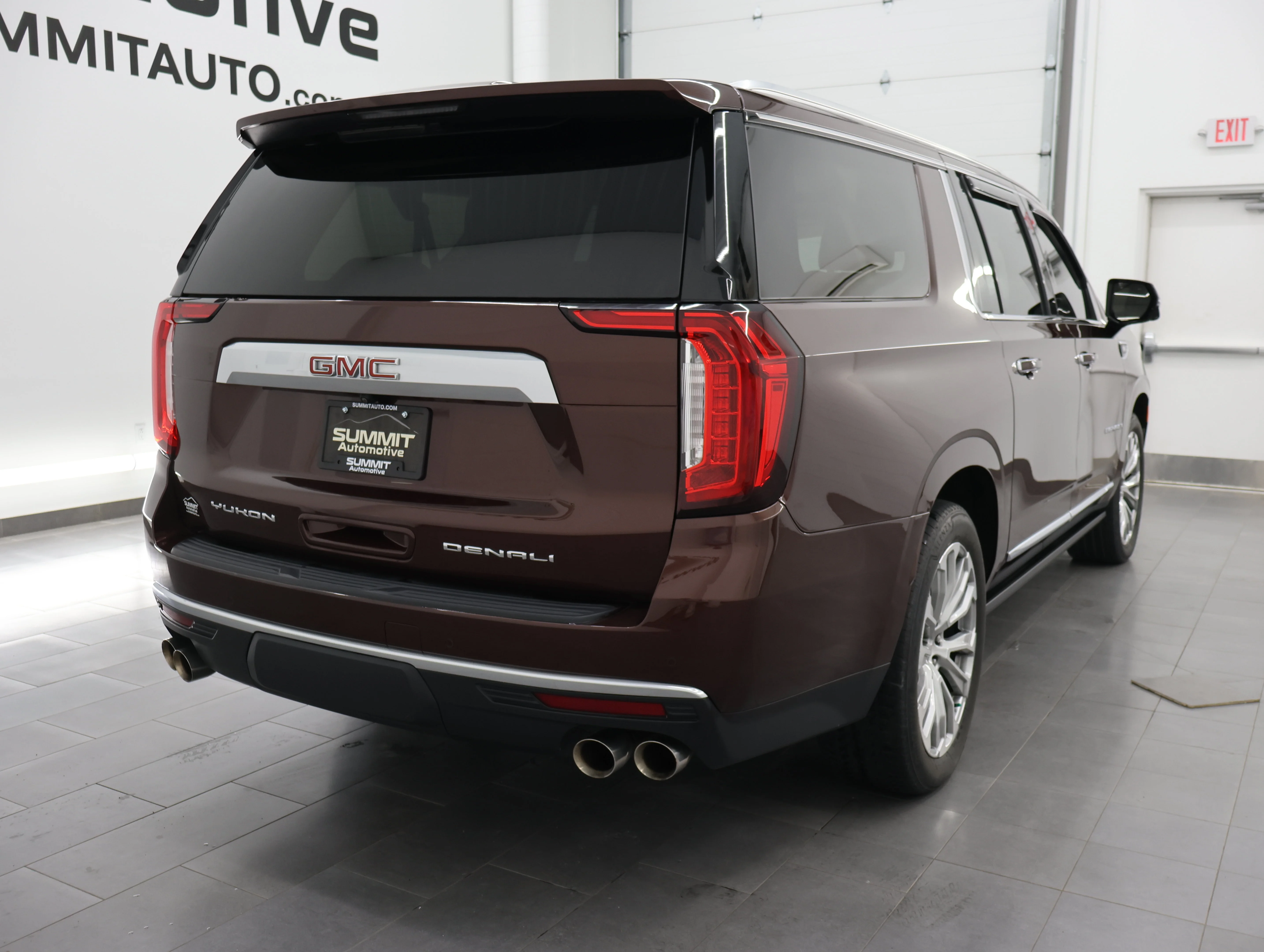 Used 2022 Redwood Metallic GMC Denali image 4