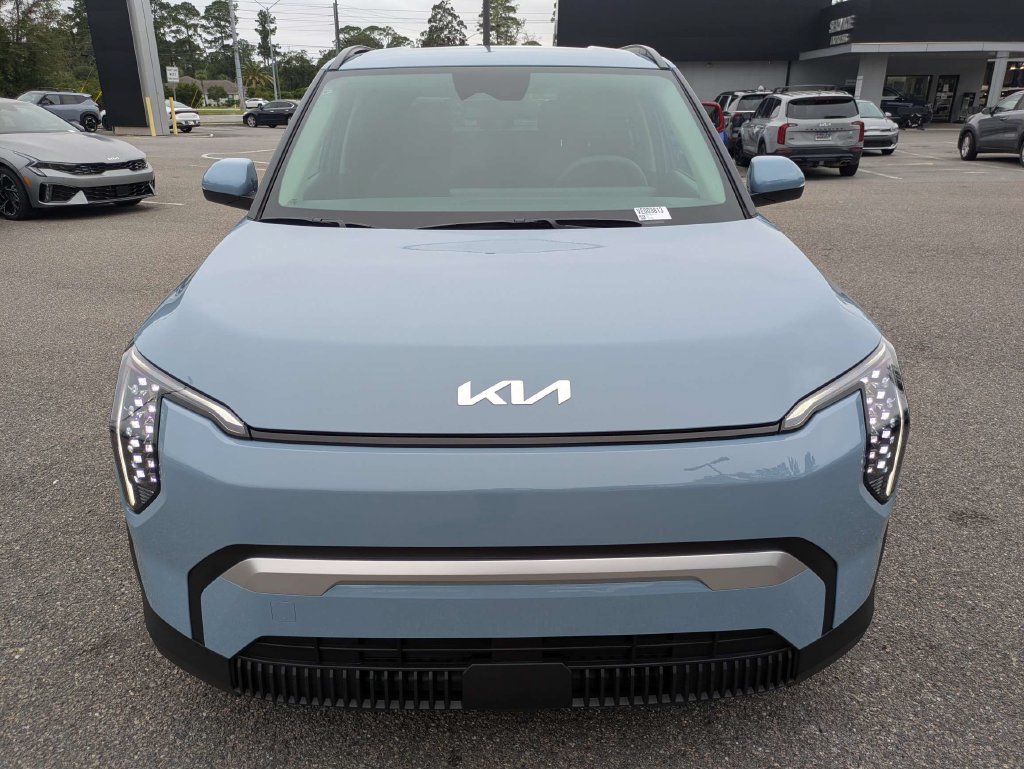 New 2027 Frost Blue Kia Wind image 9