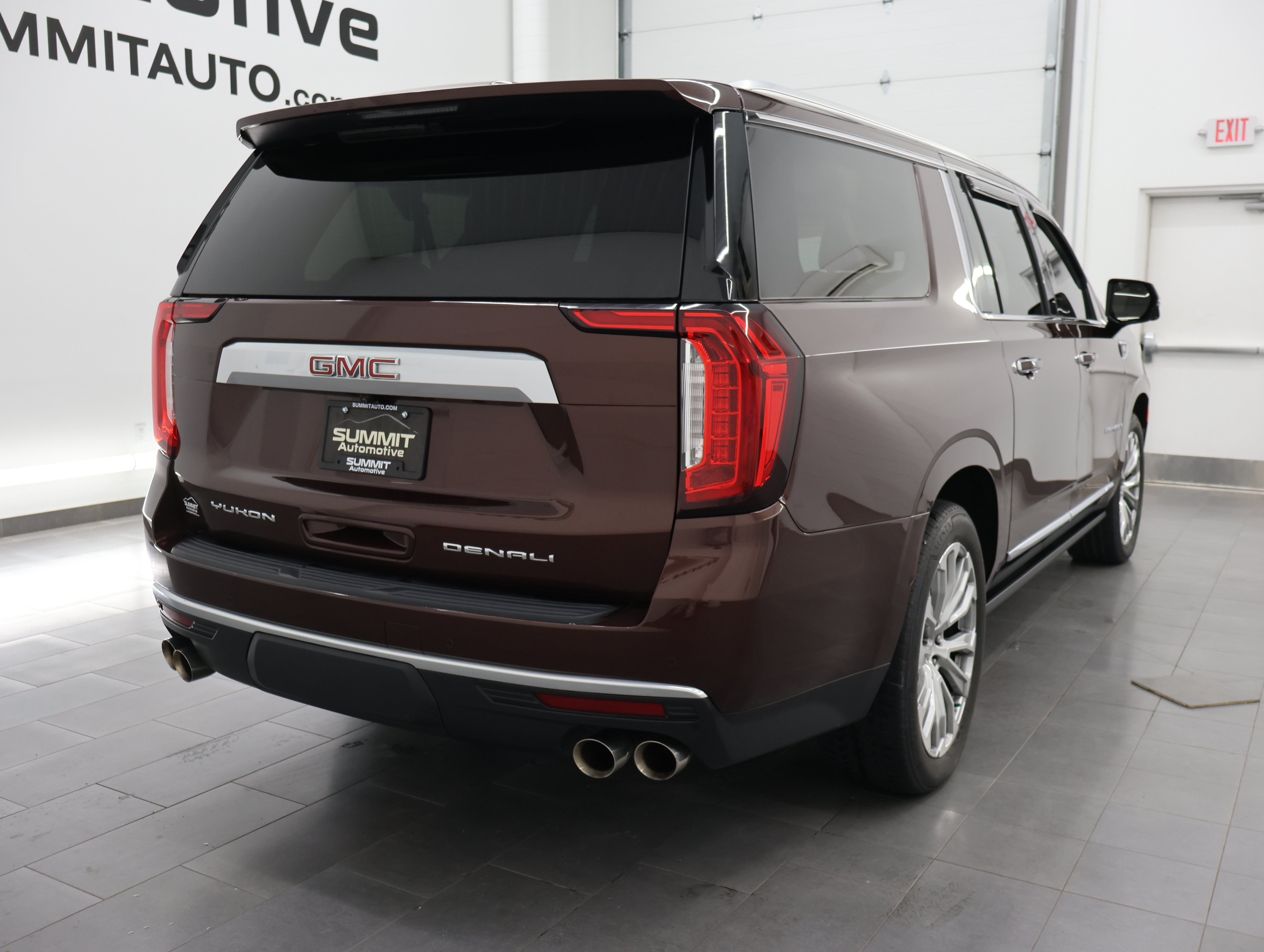 Used 2022 Redwood Metallic GMC Denali image 4