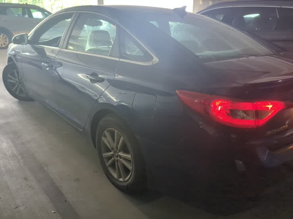 Used 2016 Lakeside Blue Hyundai 2.4L SE image 4