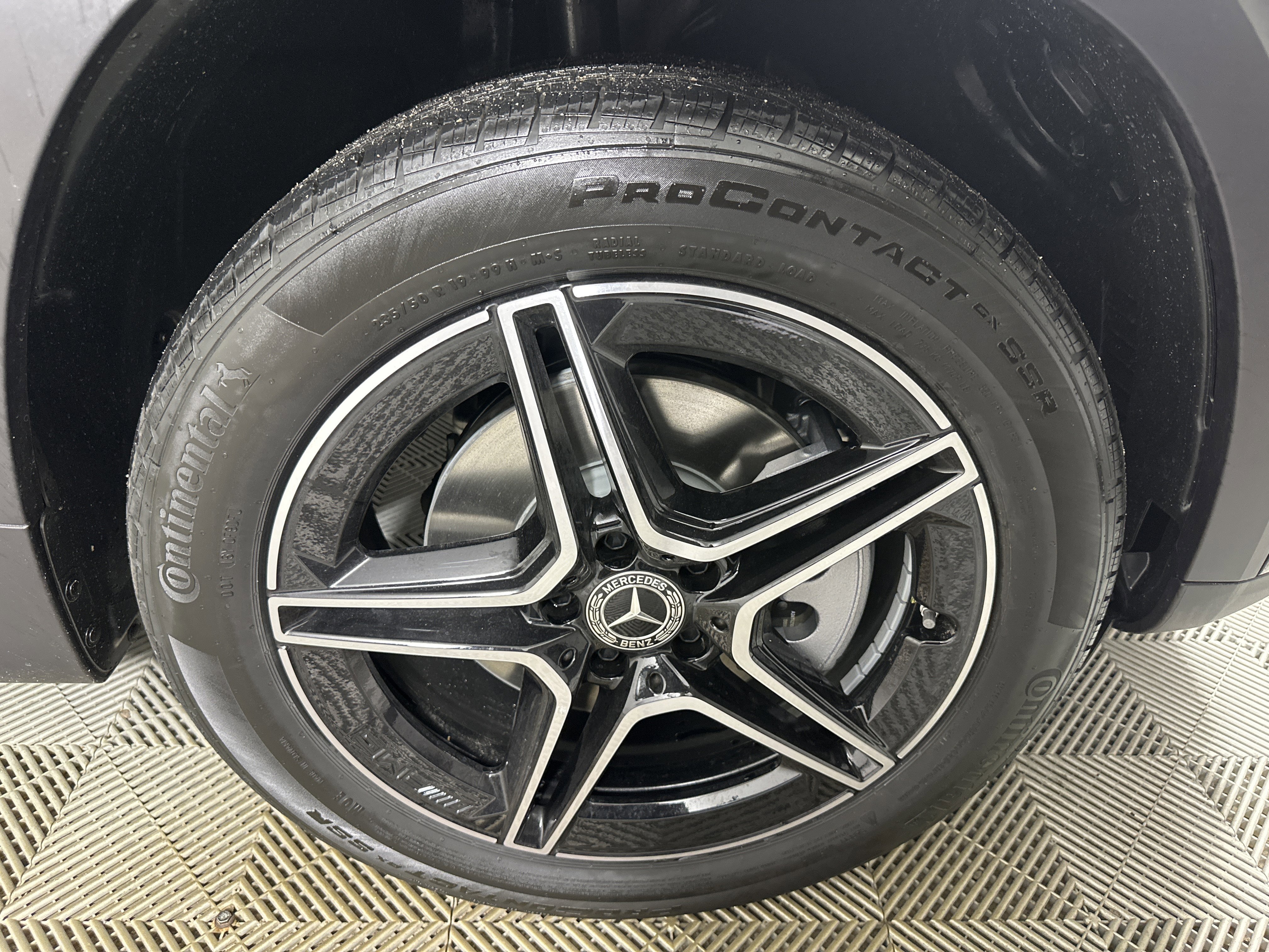 New 2026 Night Black Mercedes-Benz GLB 250 image 27