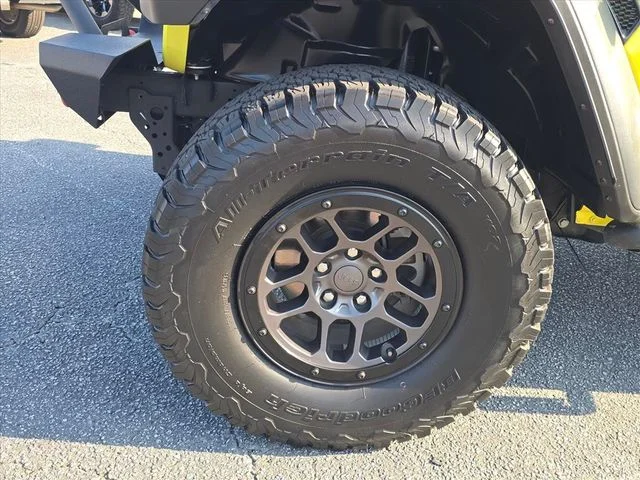 Used 2023  Jeep Rubicon image 32