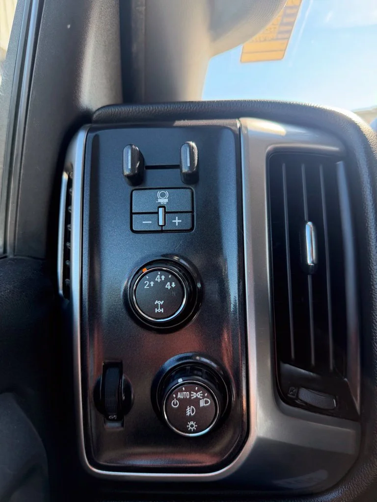 Used 2015 White Chevrolet LT image 11