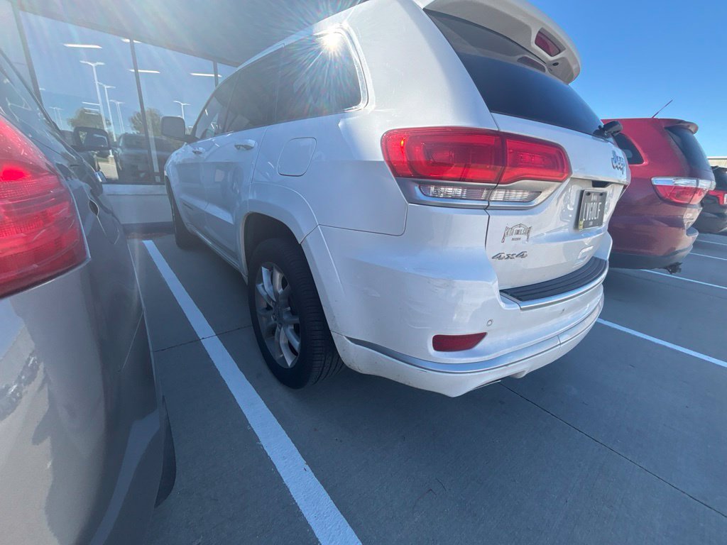 Used 2015 White Jeep Summit image 4