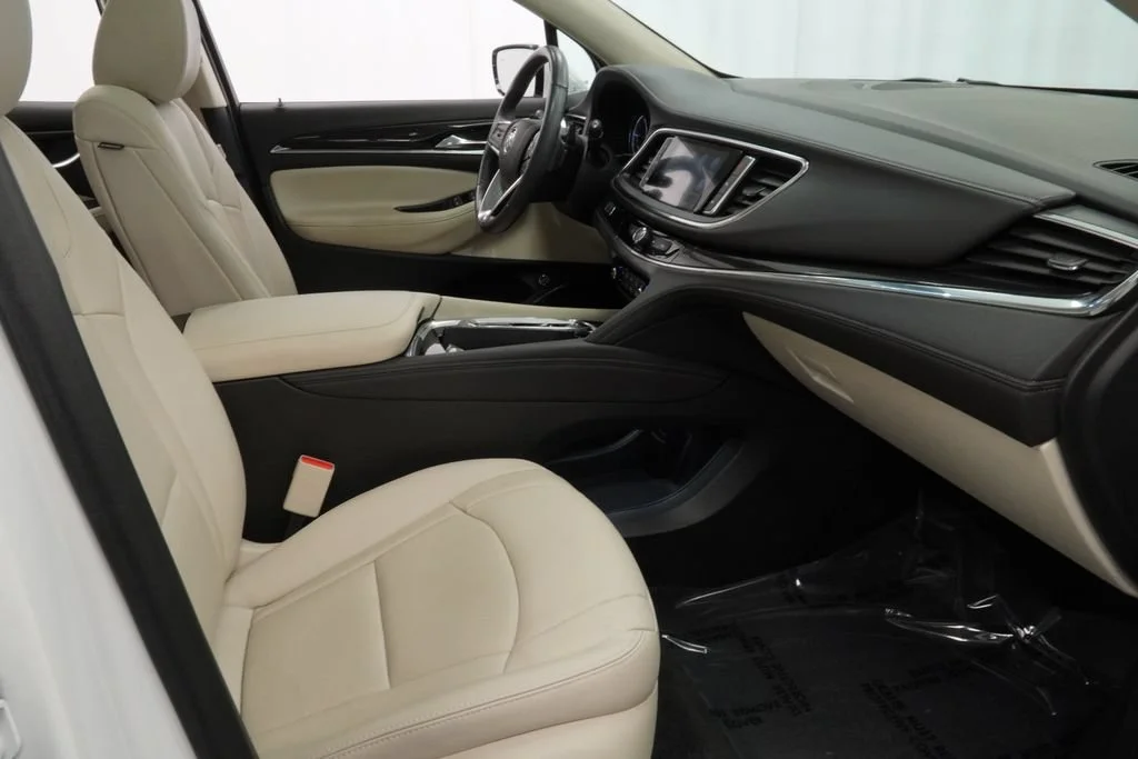 Used 2023 Summit White Buick Essence image 33