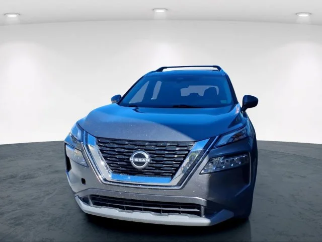 Used 2023 Gray Nissan SV image 3