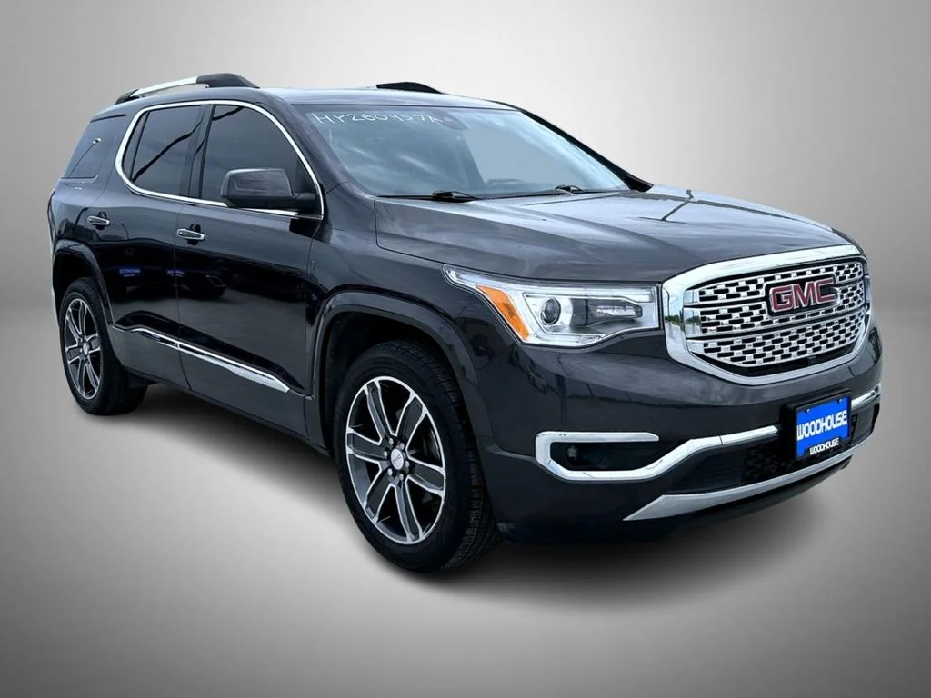 Used 2019 Silver GMC Denali image 3