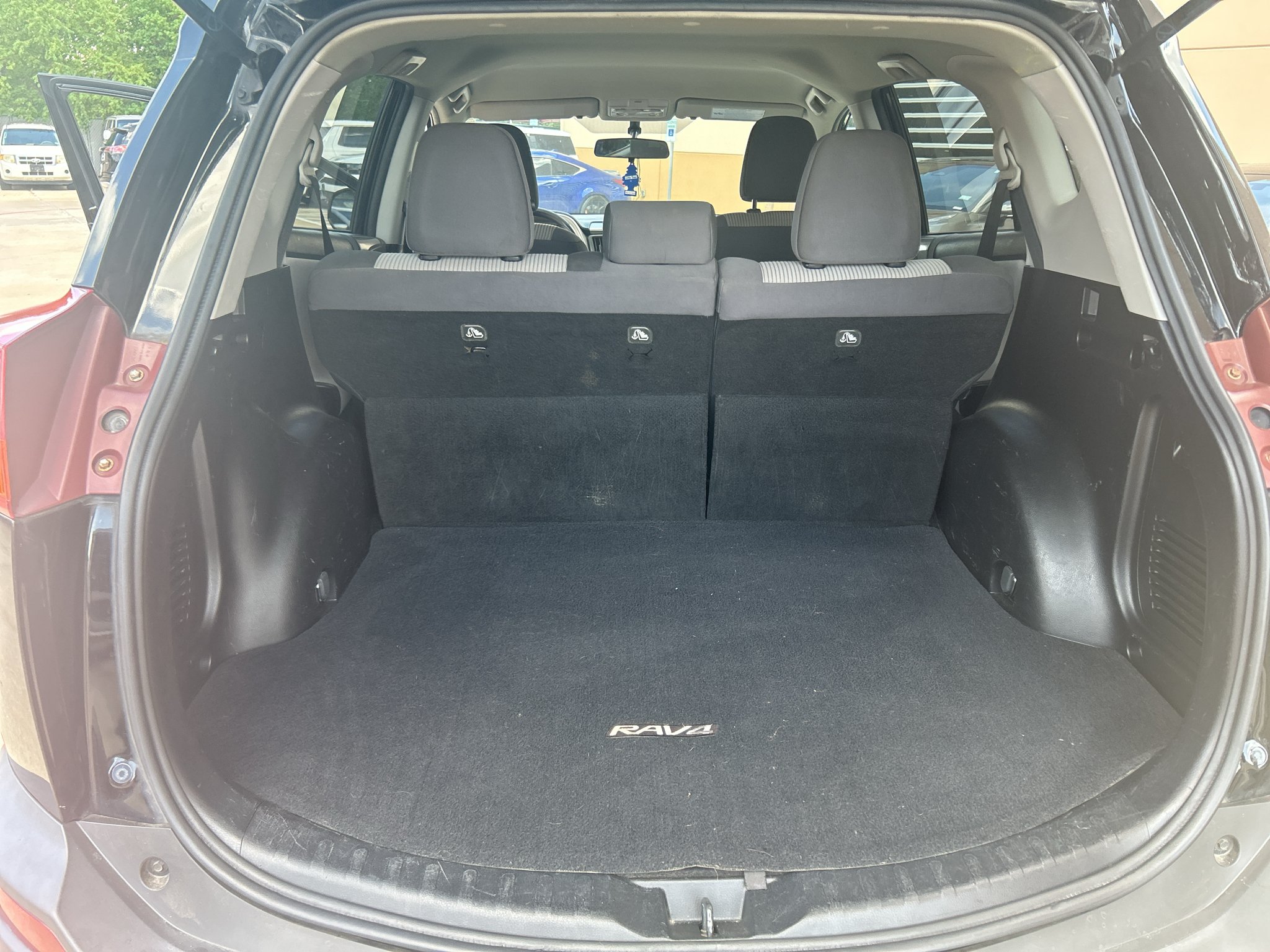 Used 2015 Black Toyota LE image 16