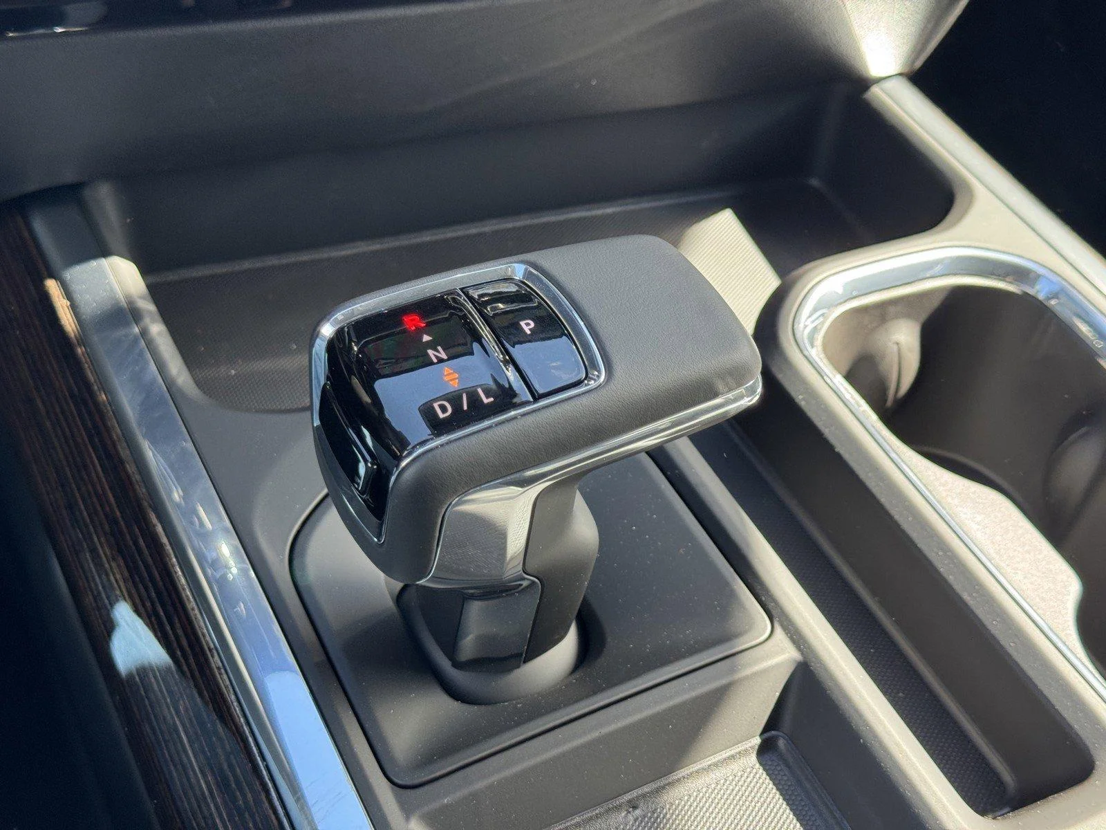 New 2025 Summit White GMC Elevation image 17