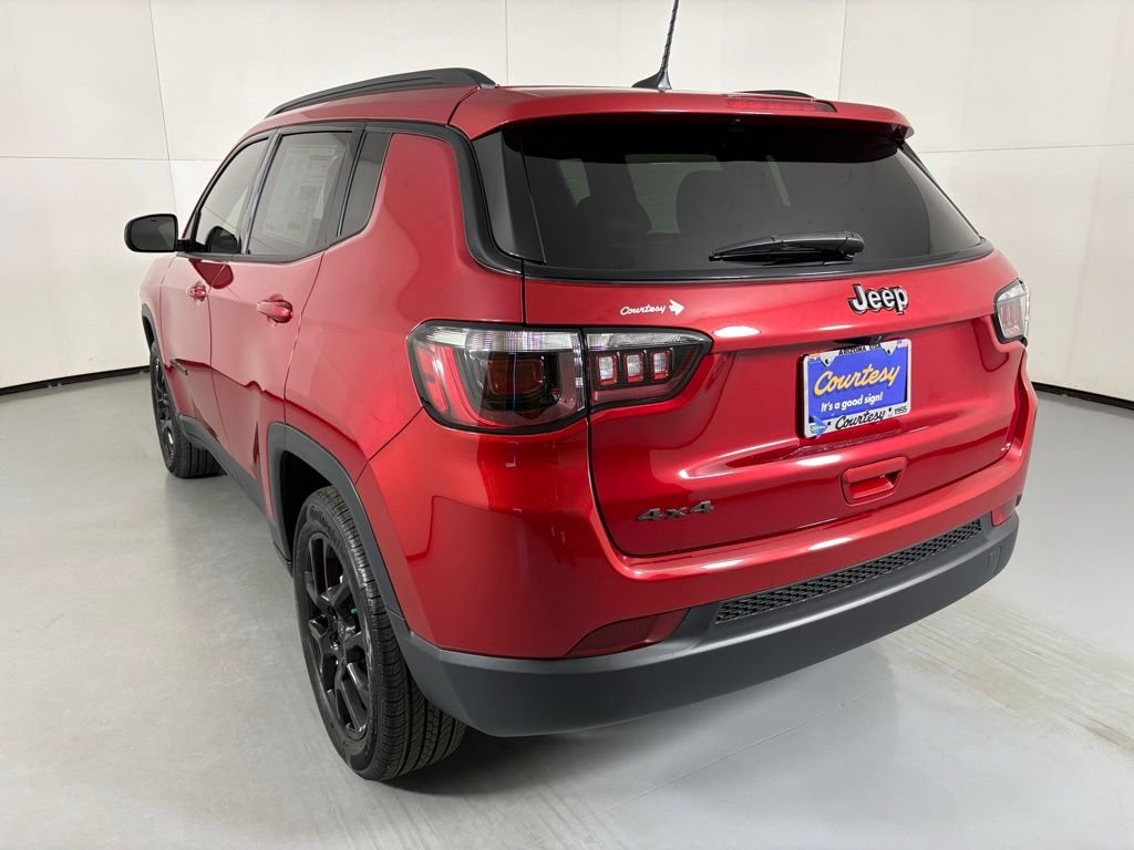 New 2026 Red Hot Pearl-Coat Exterior Paint Jeep Latitude image 6