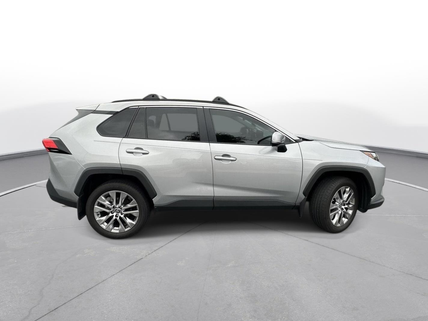 Used 2024 Silver Sky Metallic Toyota XLE Premium image 5