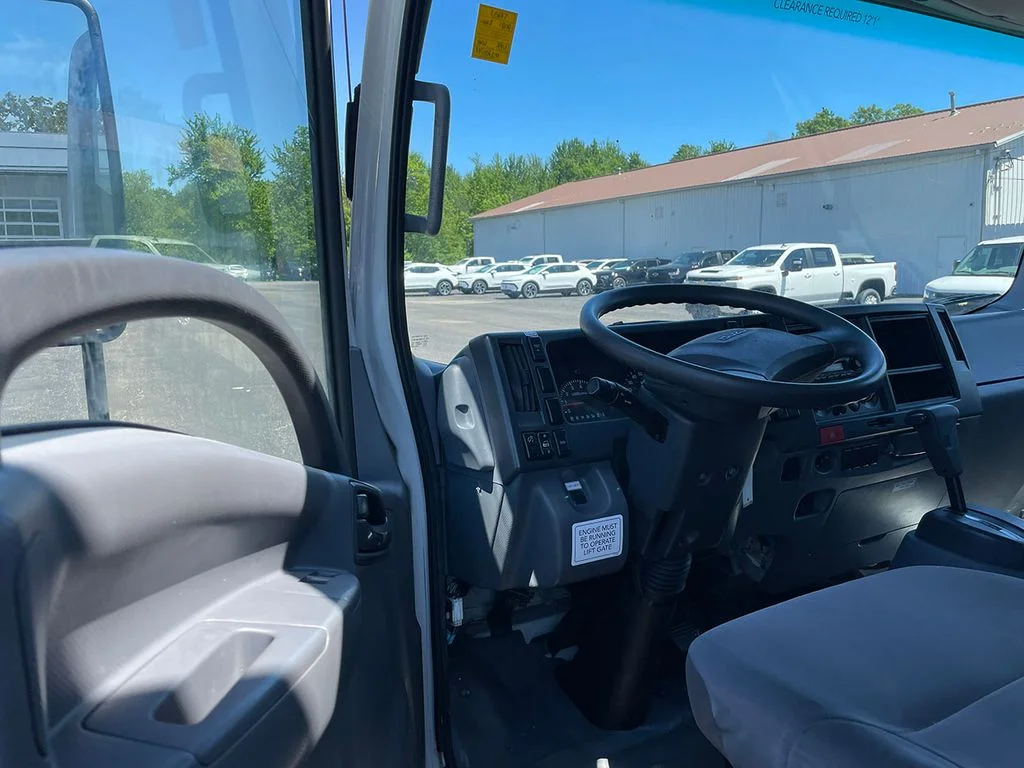 Used 2021 White Isuzu  image 15