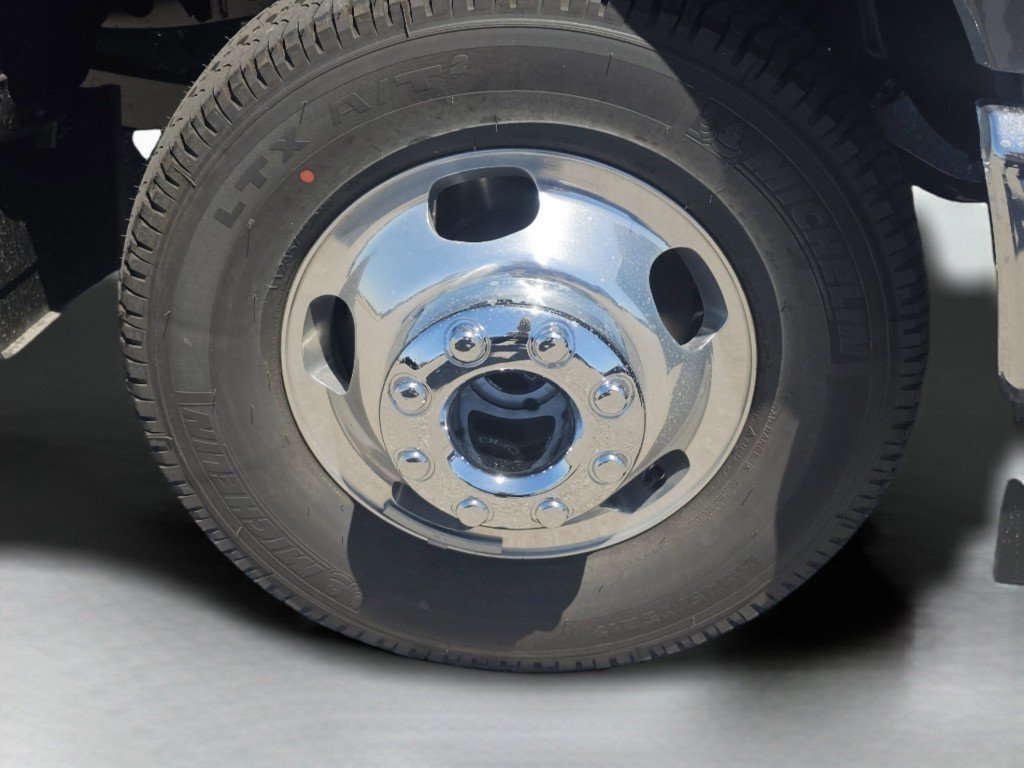 New 2026 Carbonized Gray Metallic Ford LARIAT image 22
