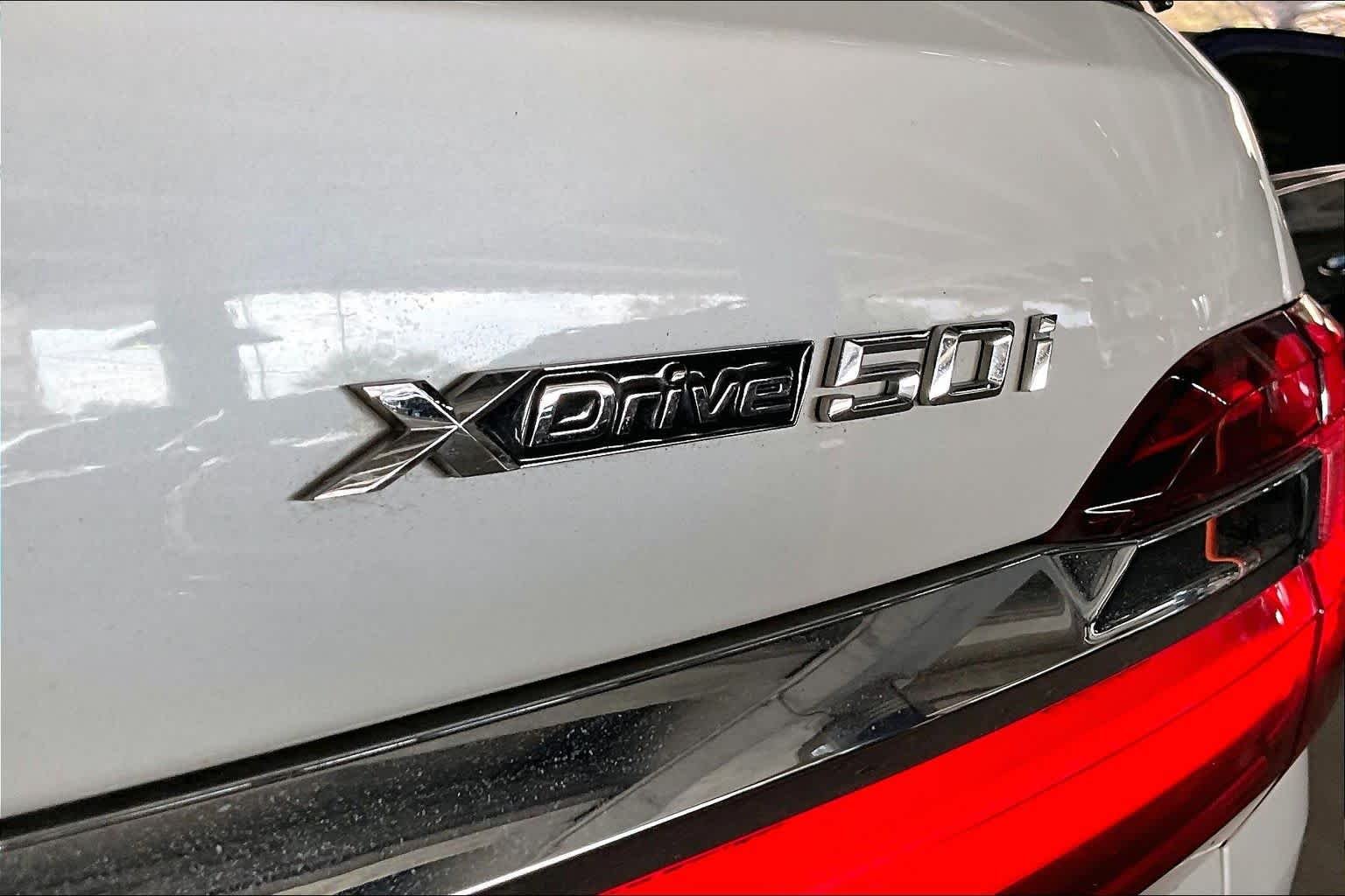 Used 2019 Mineral White Metallic BMW xDrive50i image 9