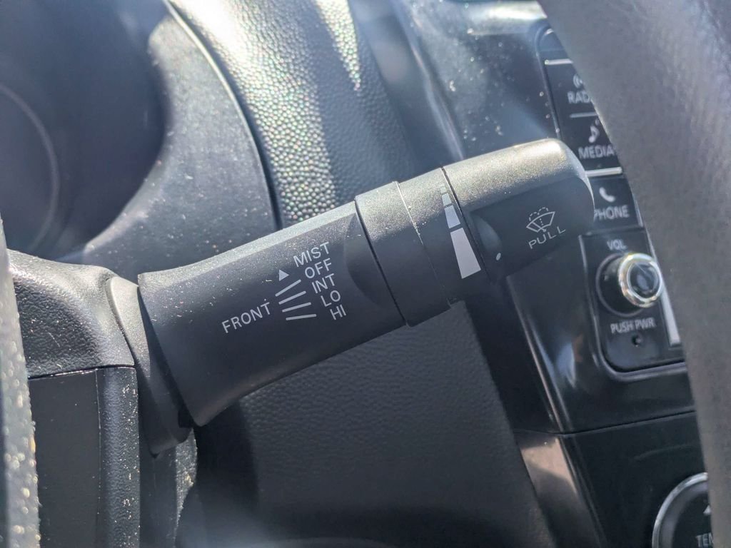 Used 2020 Black Mitsubishi ES image 26