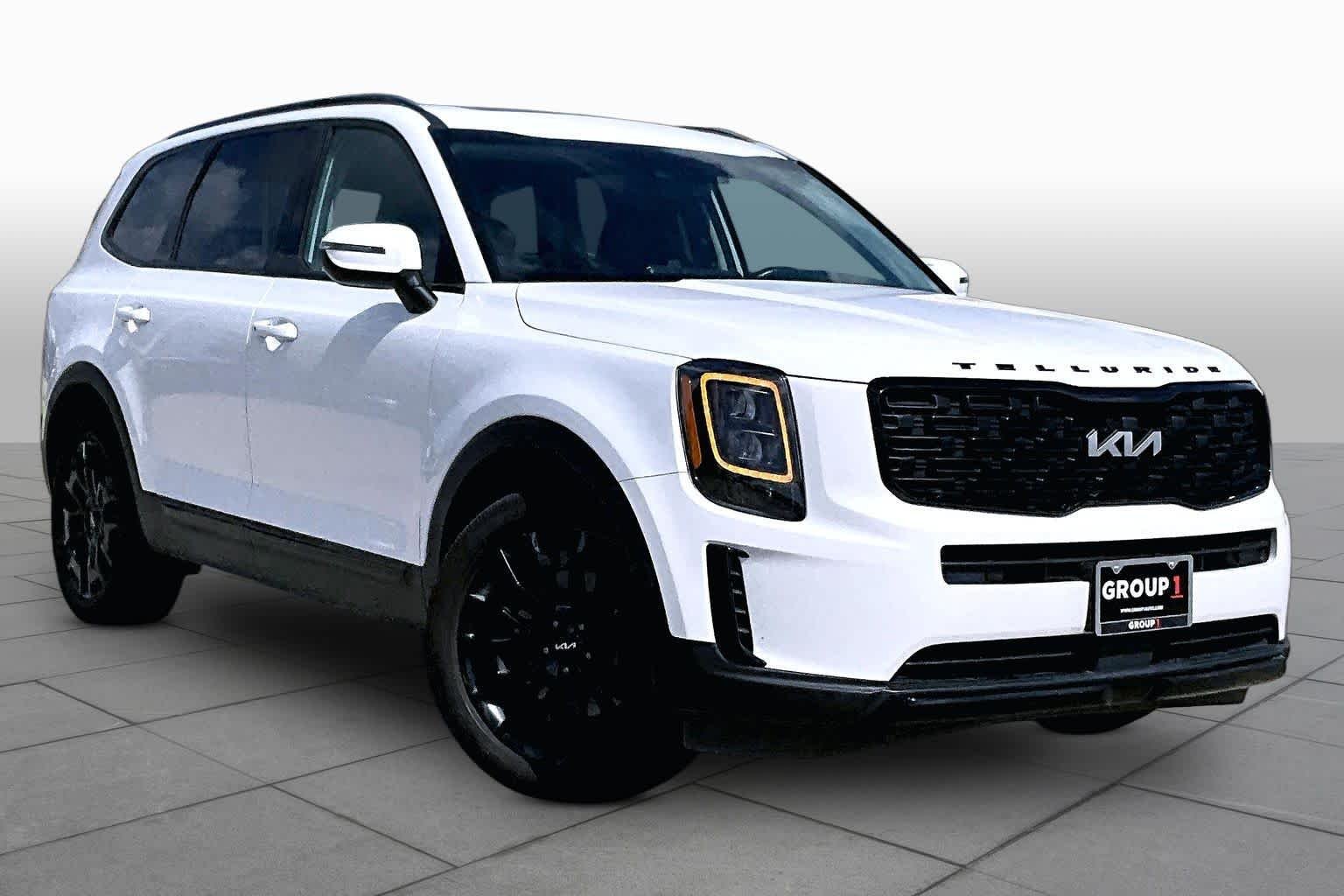 Used 2022 Glacial White Pearl Kia EX image 3