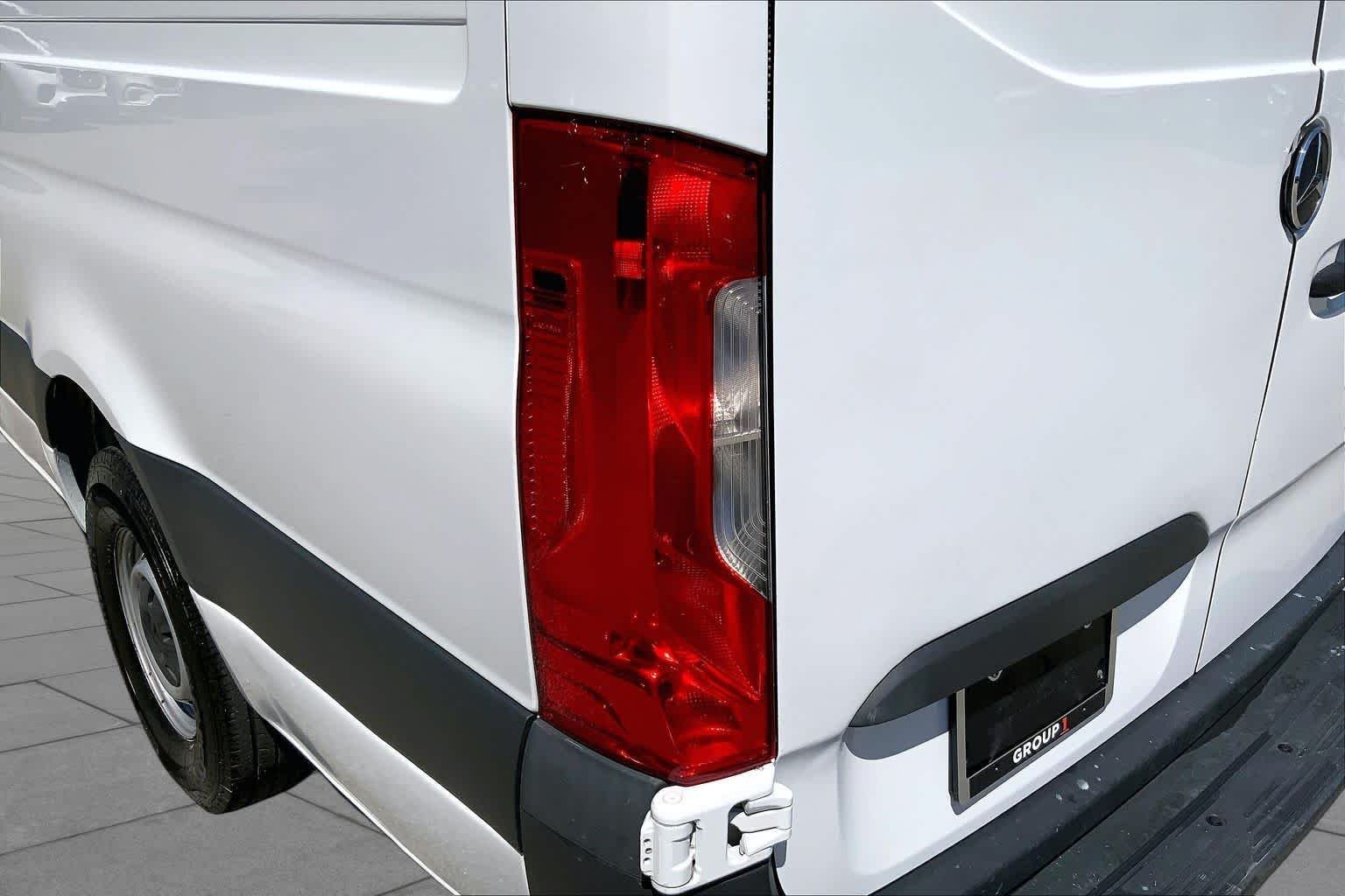 Used 2022 Arctic White Mercedes-Benz  image 29
