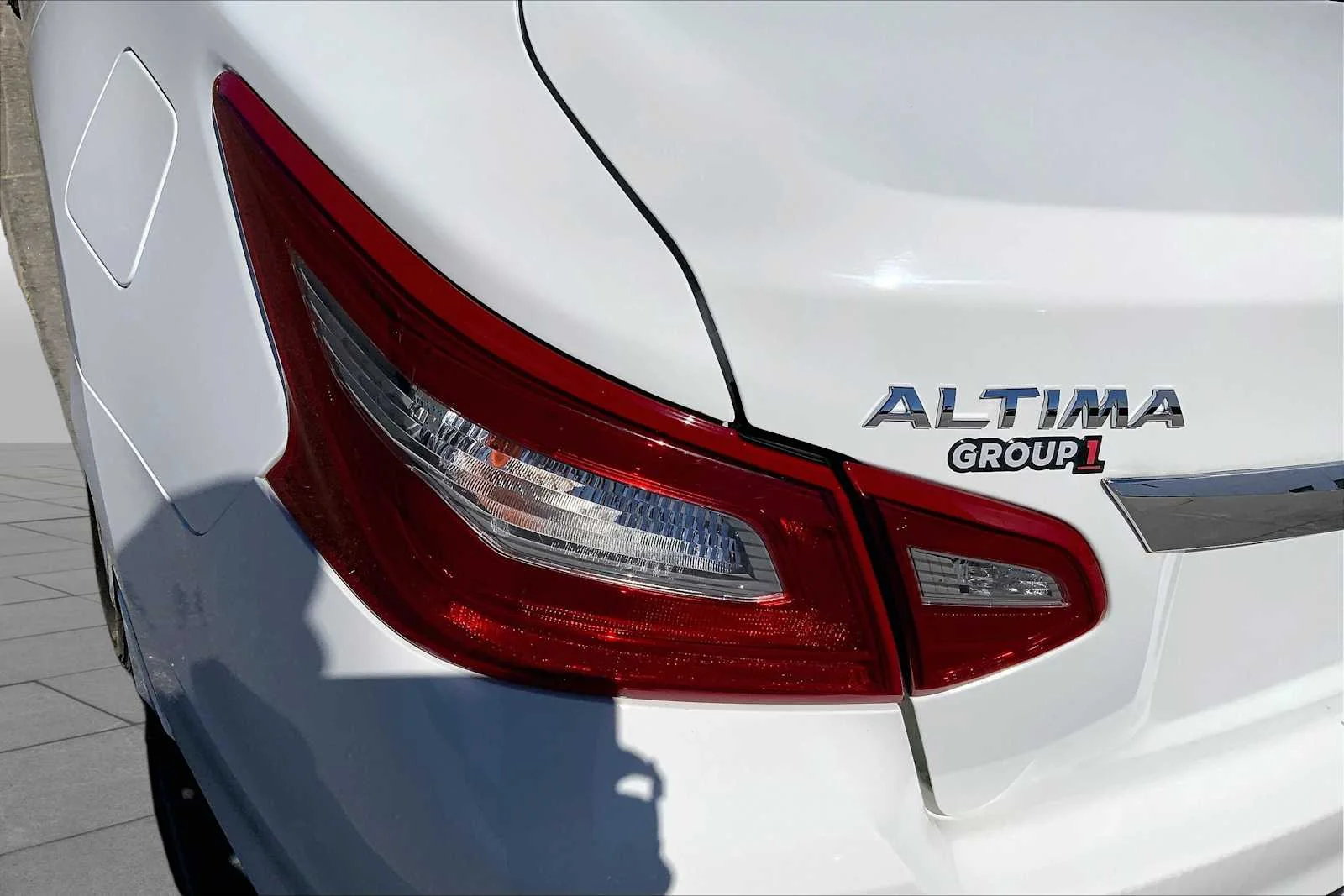 Used 2018 Glacier White Nissan 2.5 S image 26