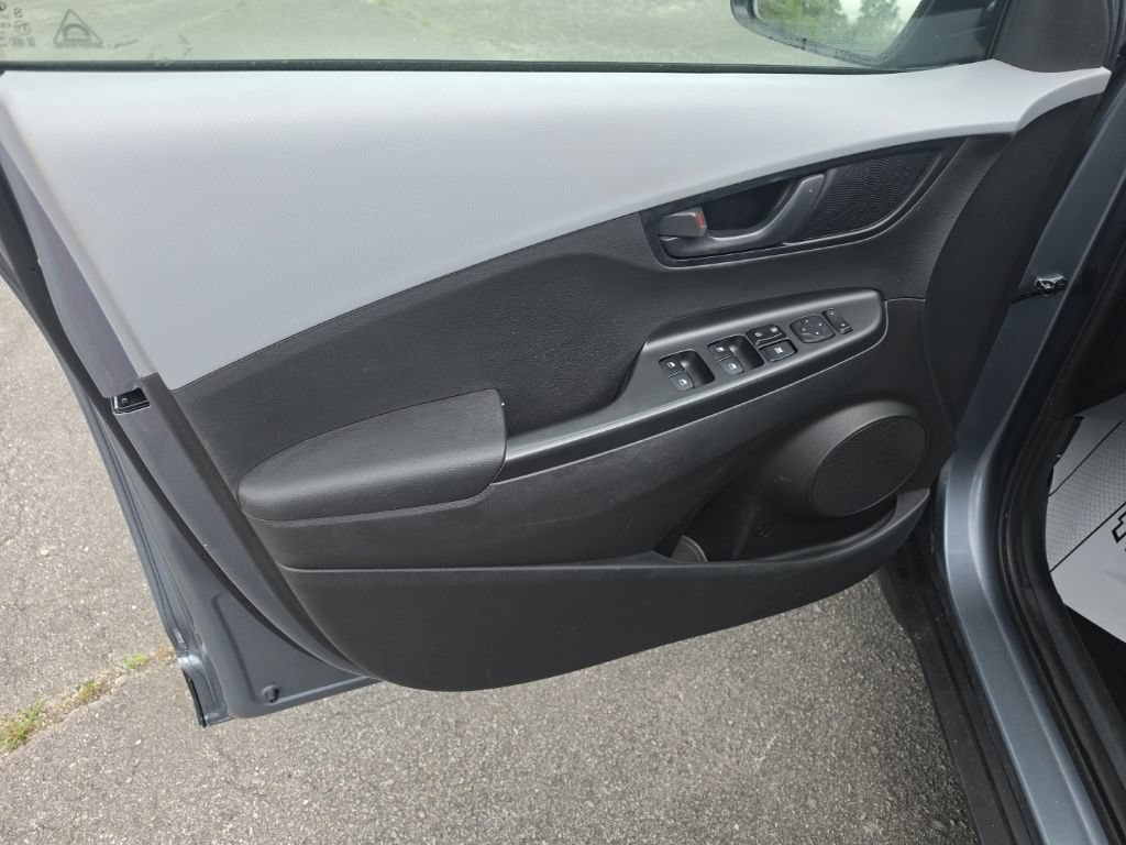 Used 2021 Silver Hyundai SE image 16