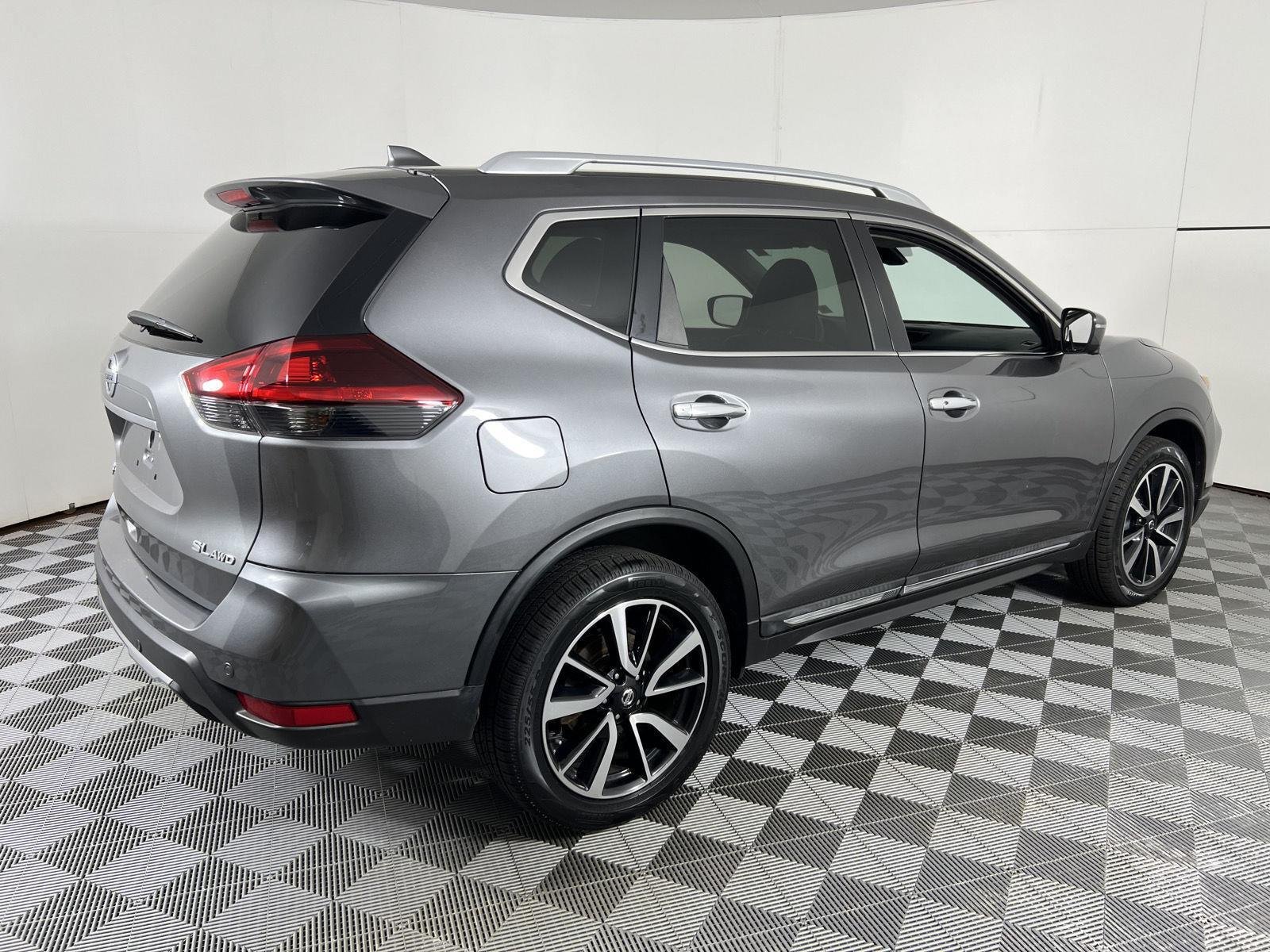 Used 2019 Gun Metallic Nissan SL image 10