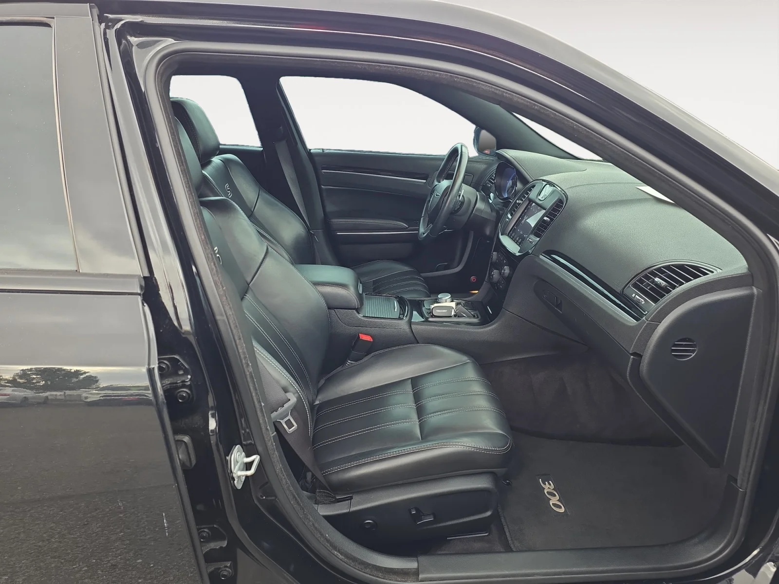 Used 2017 Gloss Black Chrysler 300S image 10