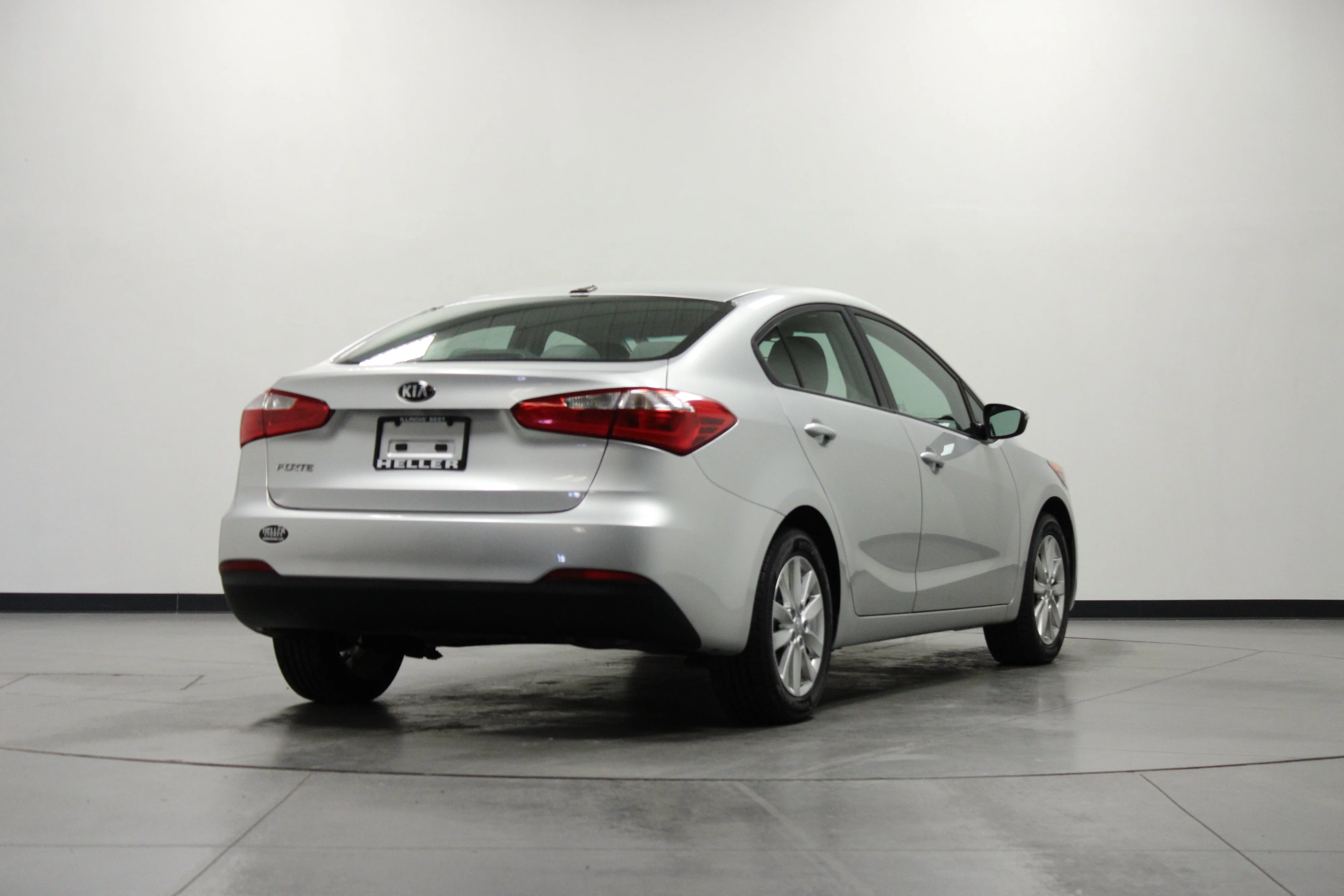 Used 2014 Bright Silver Kia LX image 4