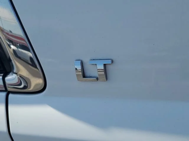 Used 2017 SUMMIT WHITE Chevrolet LT image 29