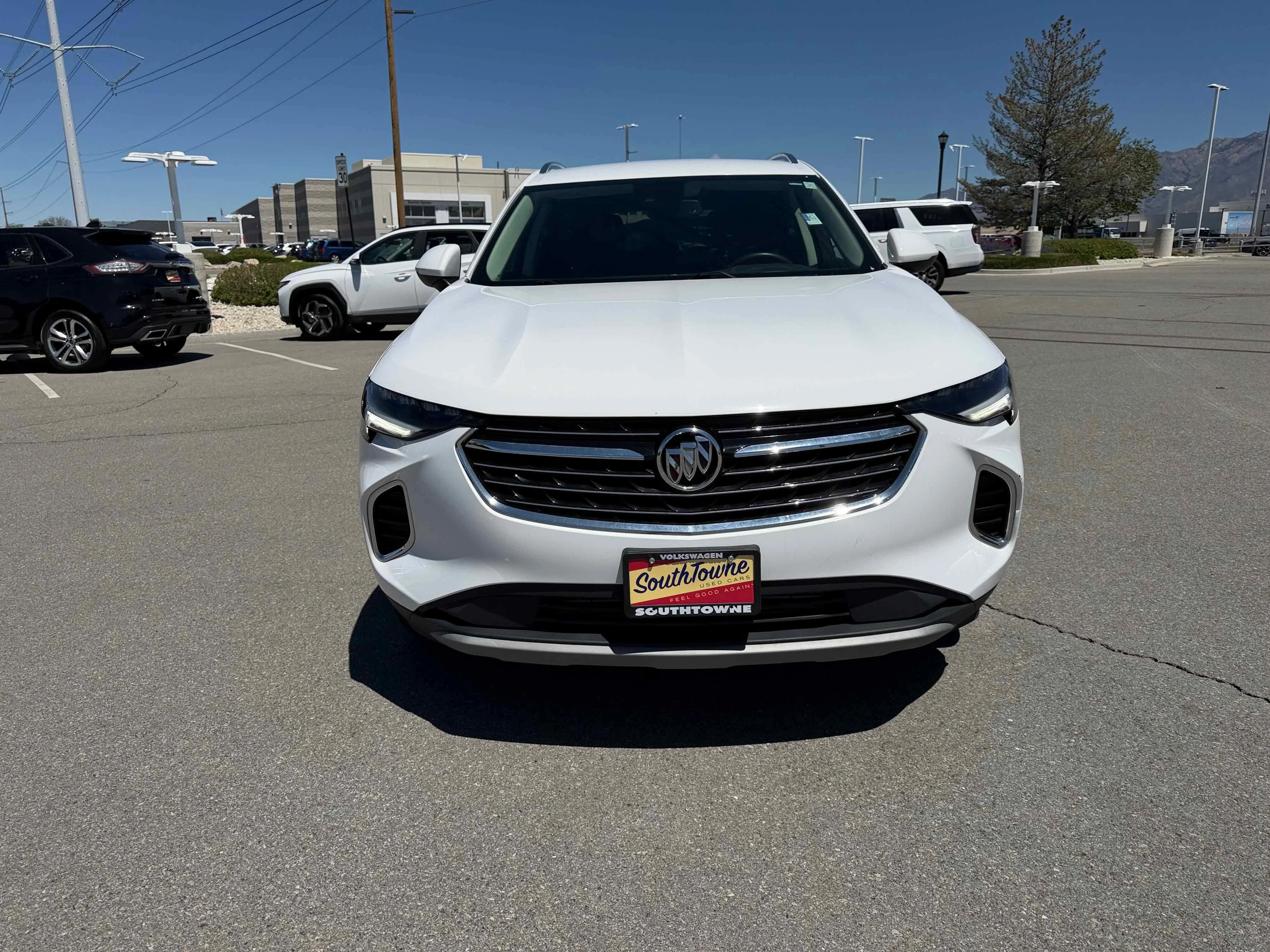 Used 2022 Summit White Buick Preferred image 10