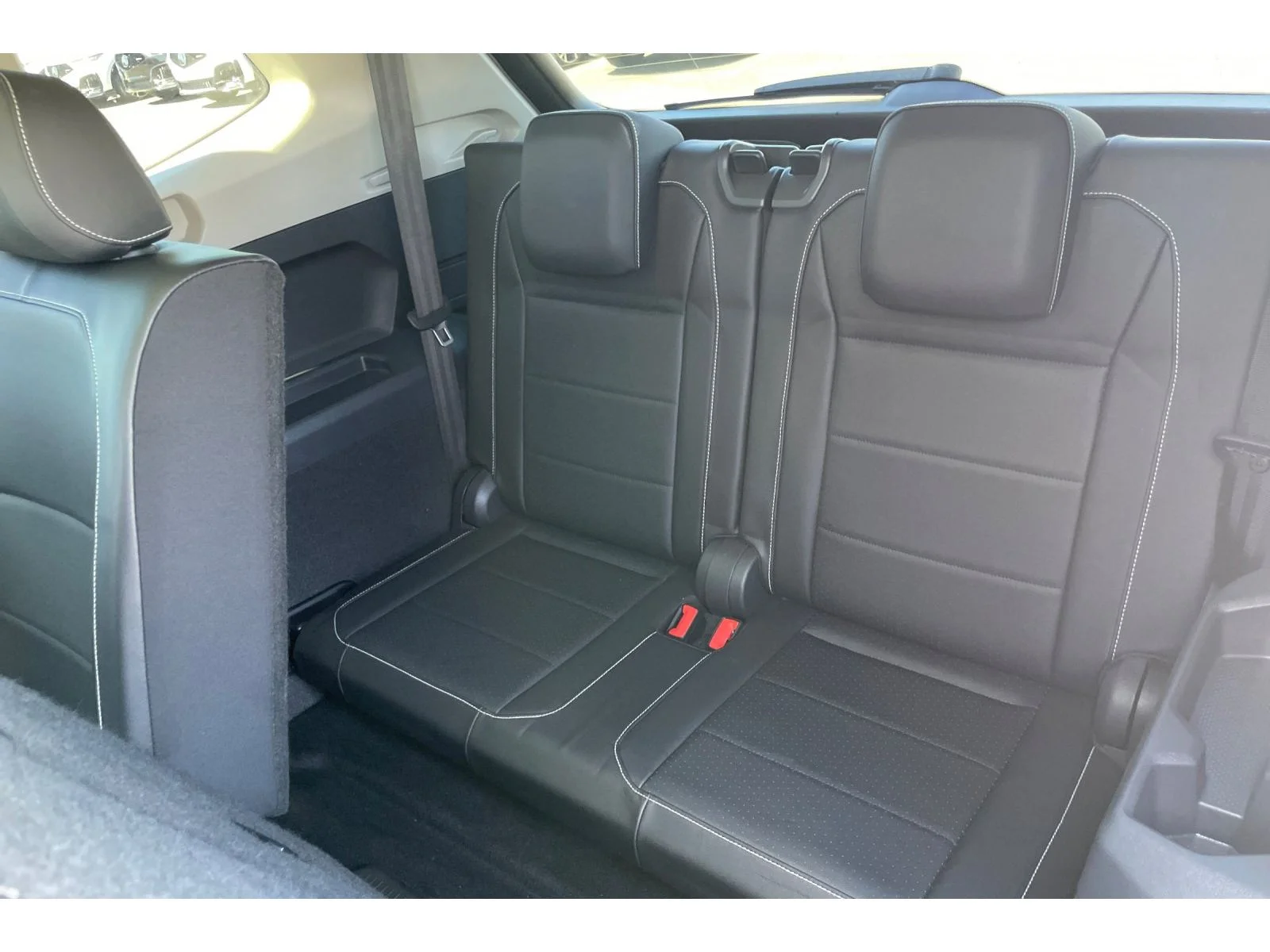 Used 2021 Pyrite Silver Metallic Volkswagen SE image 17