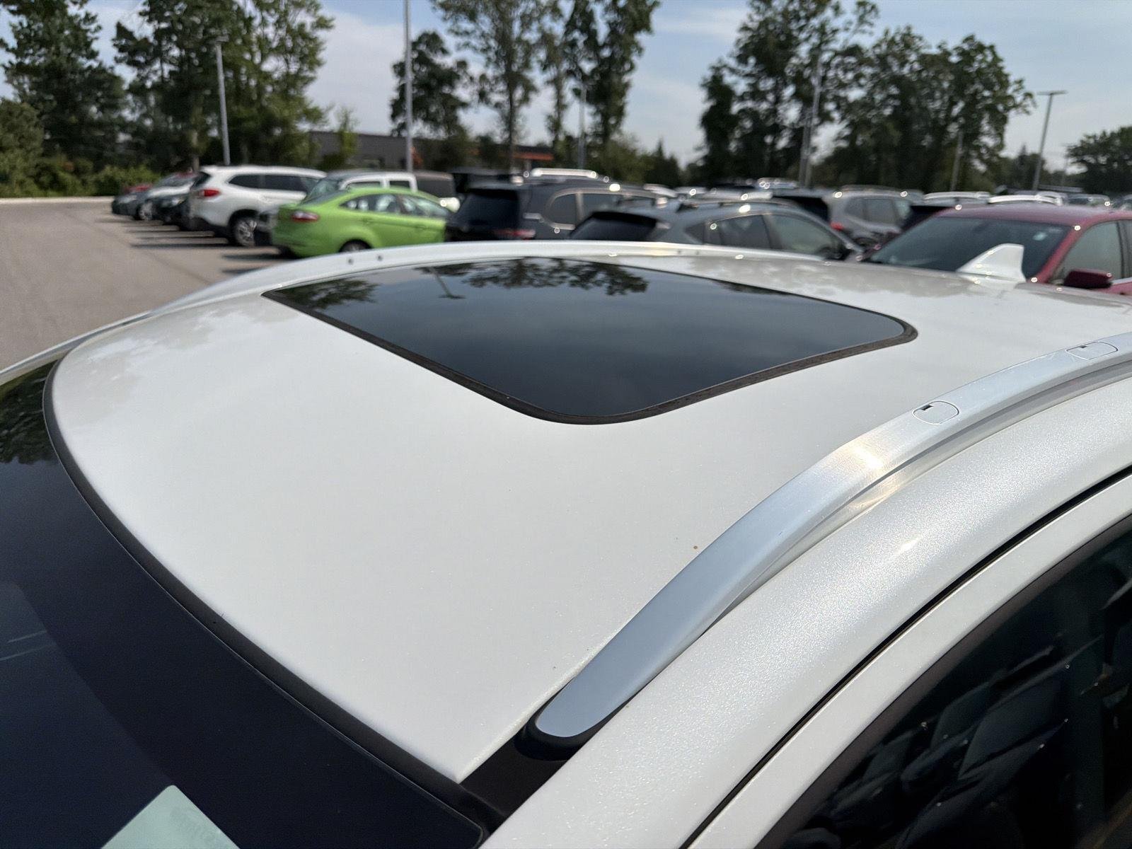 Used 2020 Platinum White Pearl Honda EX image 9