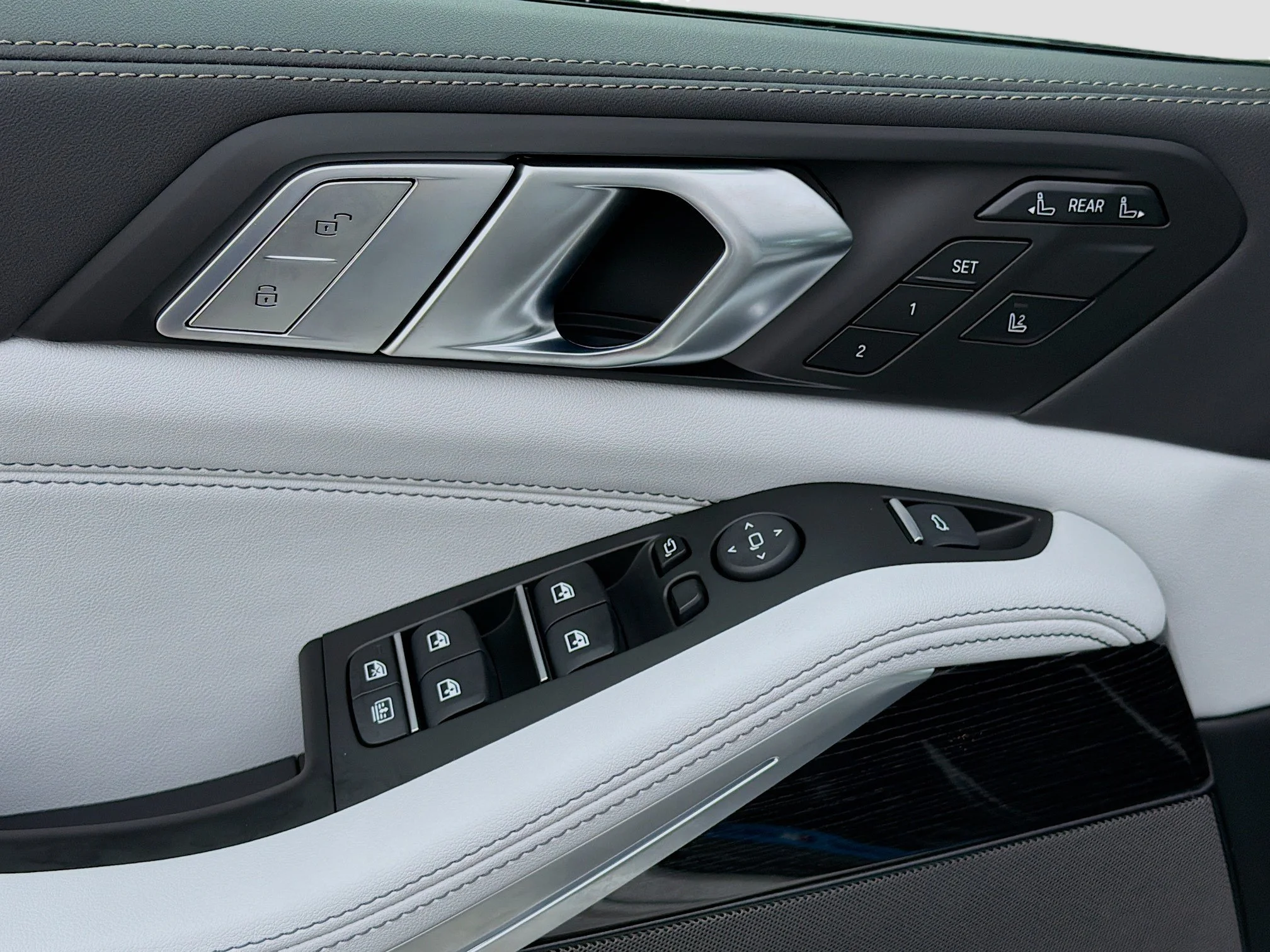 New 2027 Alpine White BMW xDrive40i image 24
