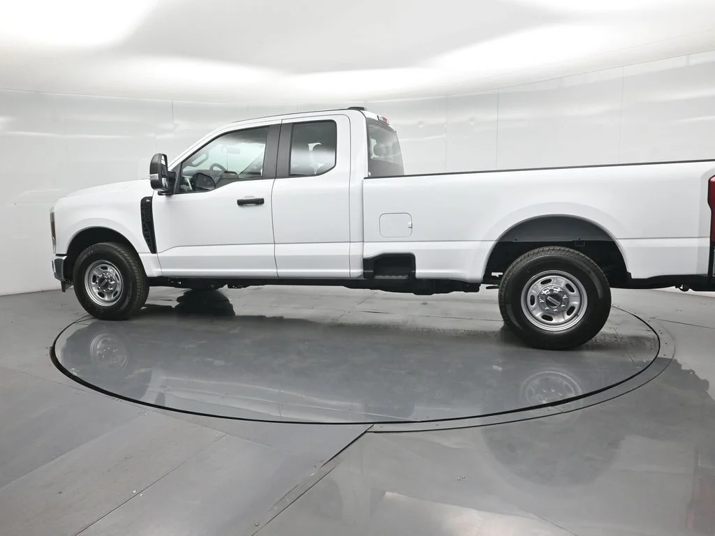New 2027 Oxford White Ford XL image 5
